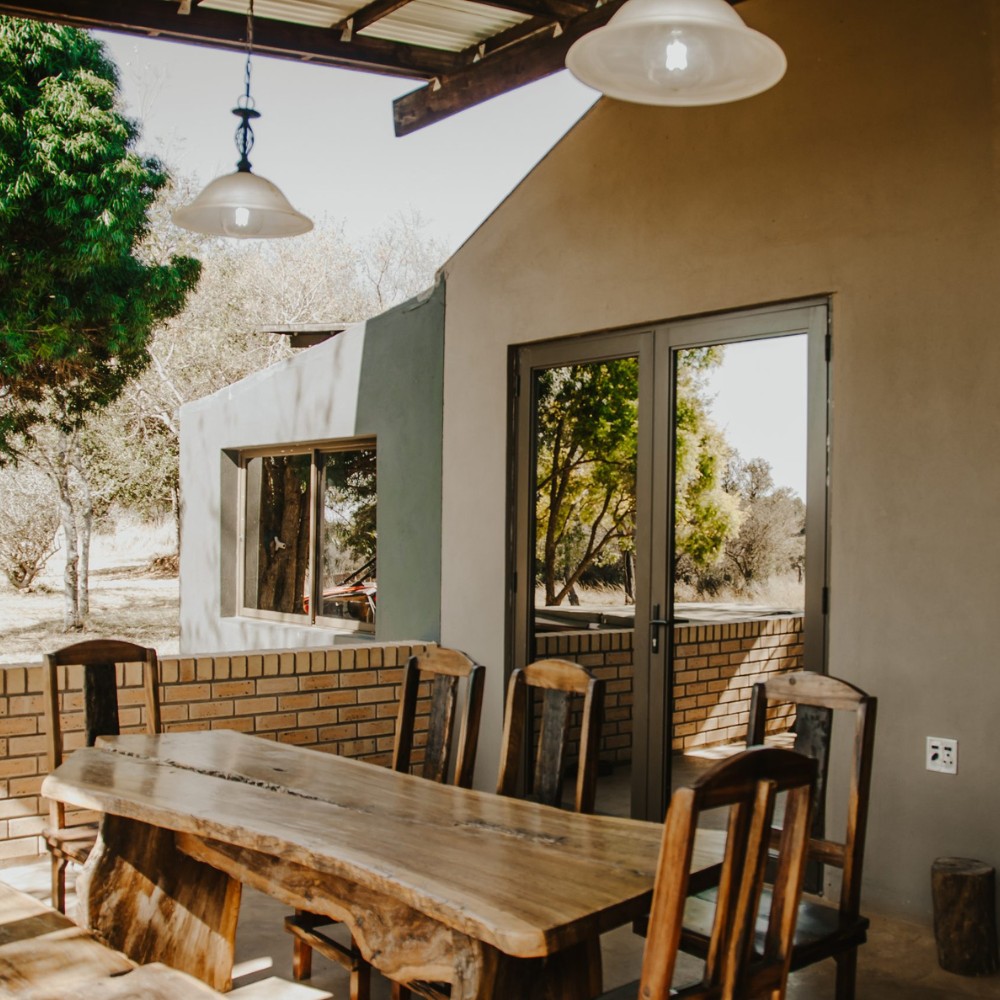 Outdoor dining — live-edge table